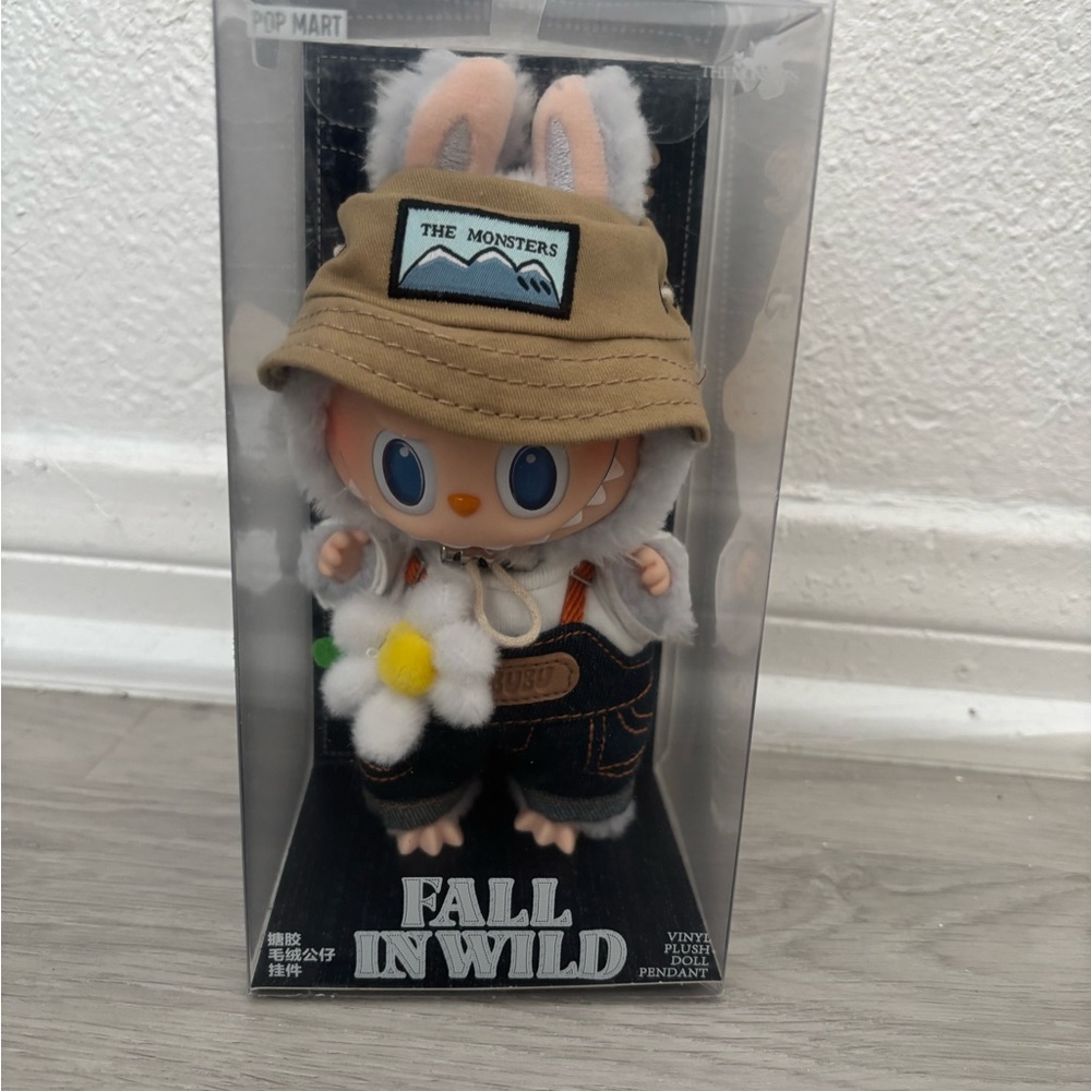 Fall in Wild Vinyl labubu